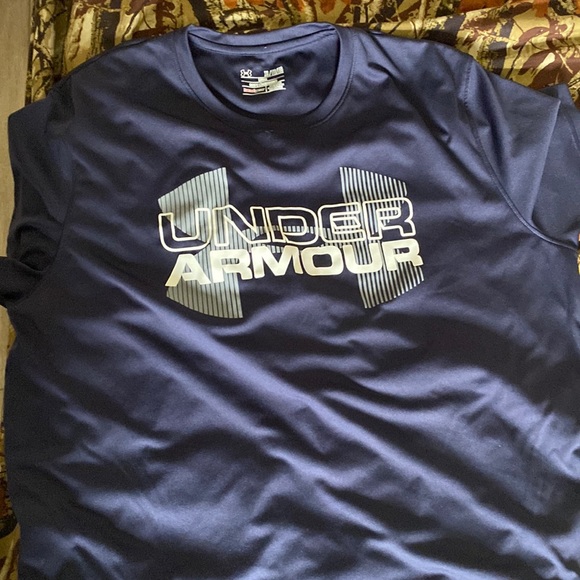 Mens XL Under armour shirt - Picture 1 of 2